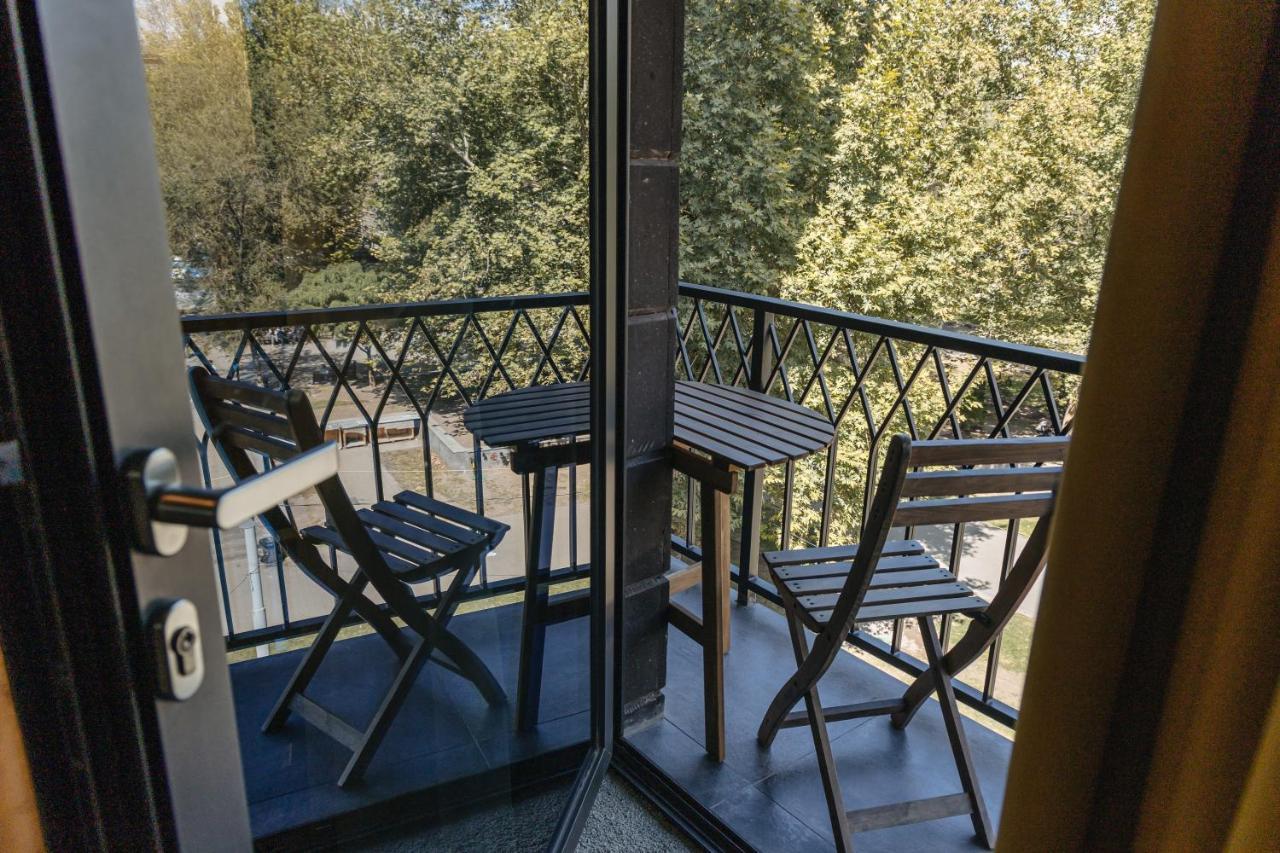 יירבאן Aratta Boutique Hotel מראה חיצוני תמונה